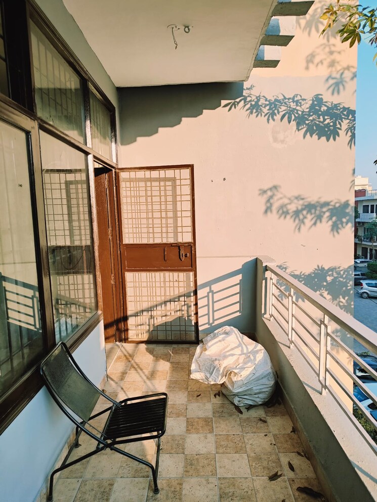 Balcony, ss-southend-floors 3 Bedroom 1840 Sq.Ft. Builder Floor In South City 2 Gurgaon 8148947