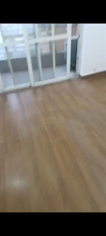 Room in 3.5 BHK Apartment at BPTP The Resort, Sector 75 – for Rent