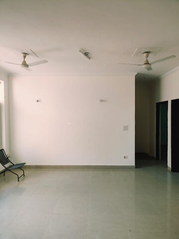 Room in 3 BHK Builder Floor at Auram Floor, South City 2 – for Rent