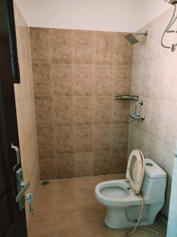 Bathroom in 3 BHK Builder Floor at Auram Floor, South City 2 – for Rent