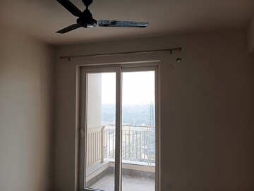Room in 2 BHK Apartment at BPTP Discovery Park, Sector 80 – for Sale