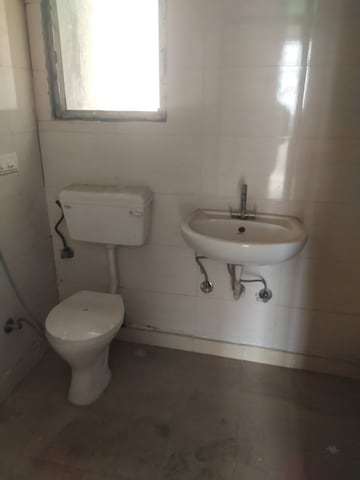 Bathroom in 4 BHK Apartment at Kbnows Apartment, Sector 16 Greater Noida – for Rent