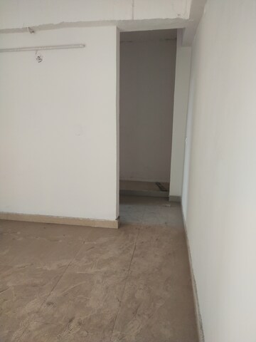 Room in 4 BHK Apartment at Kbnows Apartment, Sector 16 Greater Noida – for Rent