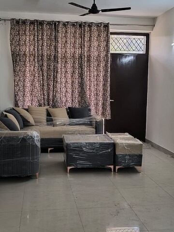 Living Room in 3 BHK Builder Floor at Uppal Southend, Sector 49 – for Rent