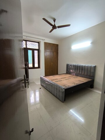 Room in 3 BHK Builder Floor at Uppal Southend, Sector 49 – for Rent