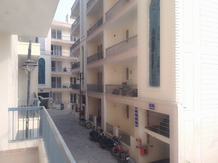 Balcony, kharar 3 Bedroom 1400 Sq.Ft. Apartment In Kharar Mohali 8149057