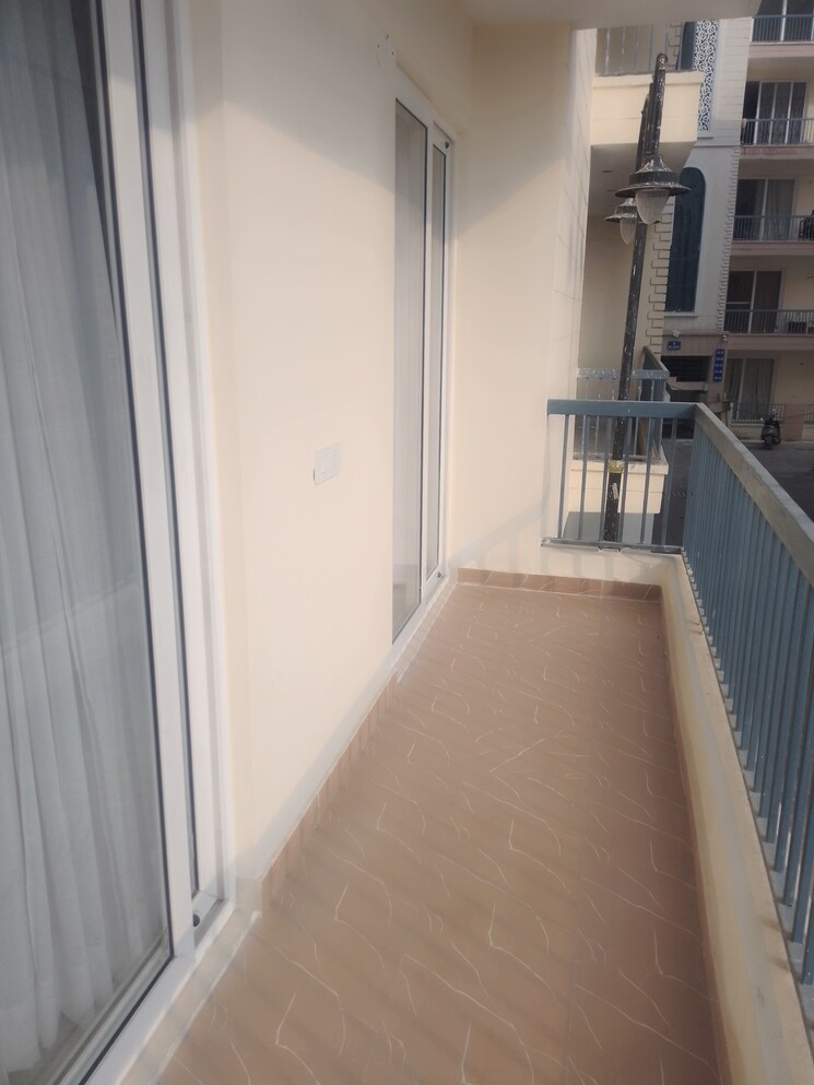 Balcony, kharar 3 Bedroom 1400 Sq.Ft. Apartment In Kharar Mohali 8149057