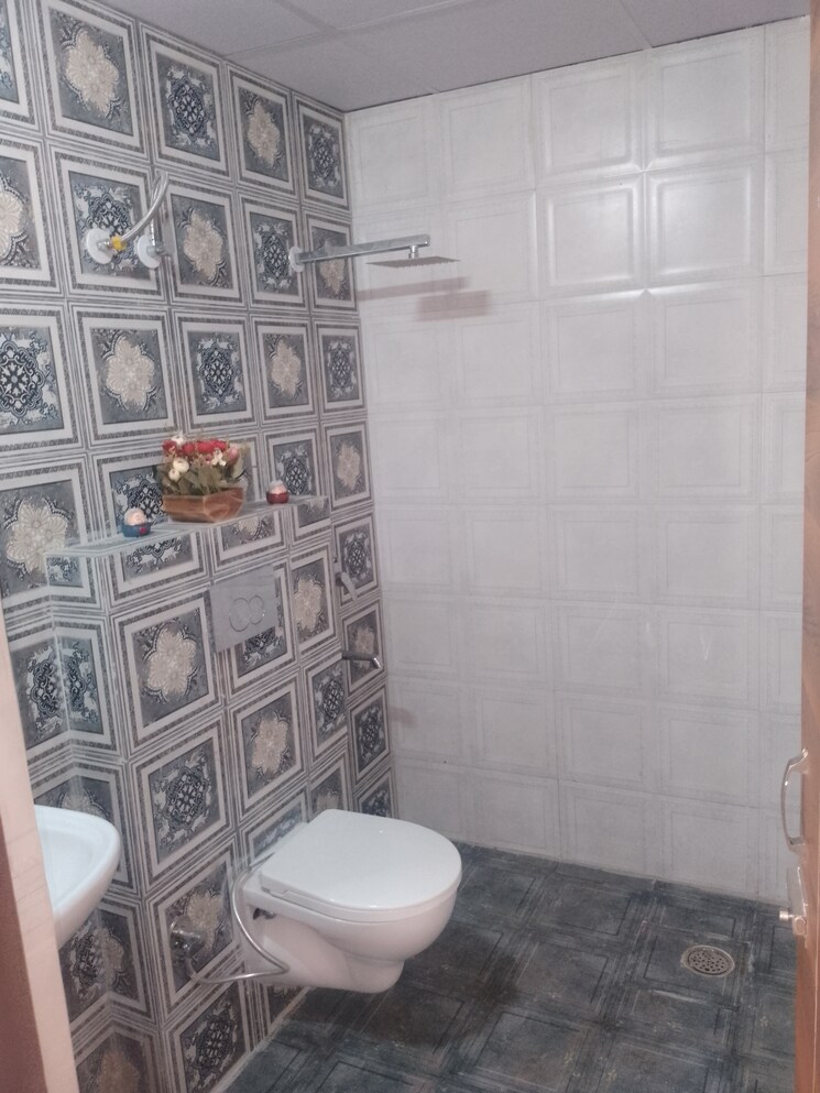 Bathroom, kharar 3 Bedroom 1400 Sq.Ft. Apartment In Kharar Mohali 8149057