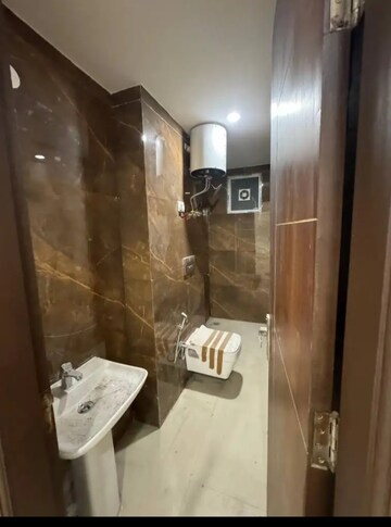 Furnished Amenities in 2 BHK Builder Floor at Saket – for Rent