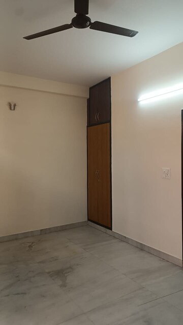 Room in 3 BHK Independent House at Sector 46 – for Rent