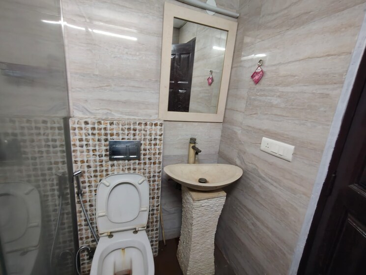 Bathroom, rajendra nagar 6+ Bedroom 200 Sq.Yd. Independent House In Rajendra Nagar Ghaziabad 8149117