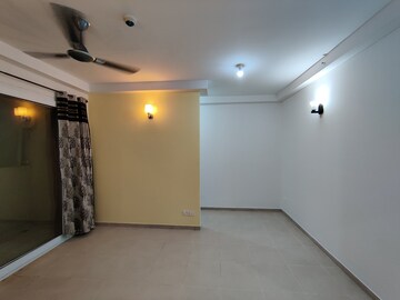 Room in 1 BHK Apartment at Bhartiya Nikoo Homes, Thanisandra Main Road – for Rent