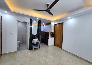 Room in 1 BHK Builder Floor at Saket – for Rent