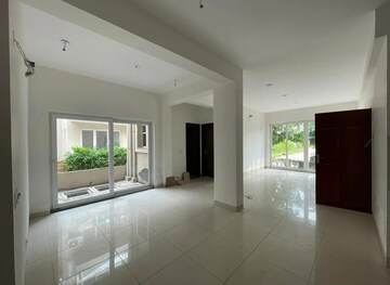 Room in 3 BHK Builder Floor at BPTP Amstoria, Sector 102 – for Rent