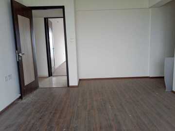 Room in 4 BHK Apartment at Rajesh Raj Grandeur, Powai – for Sale