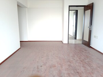 Room in 4 BHK Apartment at Rajesh Raj Grandeur, Powai – for Sale