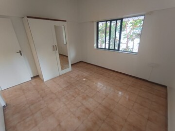 Room in 2 BHK Apartment at Bandra West – for Rent