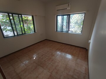 Room in 2 BHK Apartment at Bandra West – for Rent