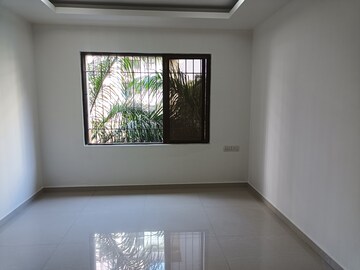 Room in 2 BHK Apartment at Lalani Grandeur, Goregaon East – for Rent