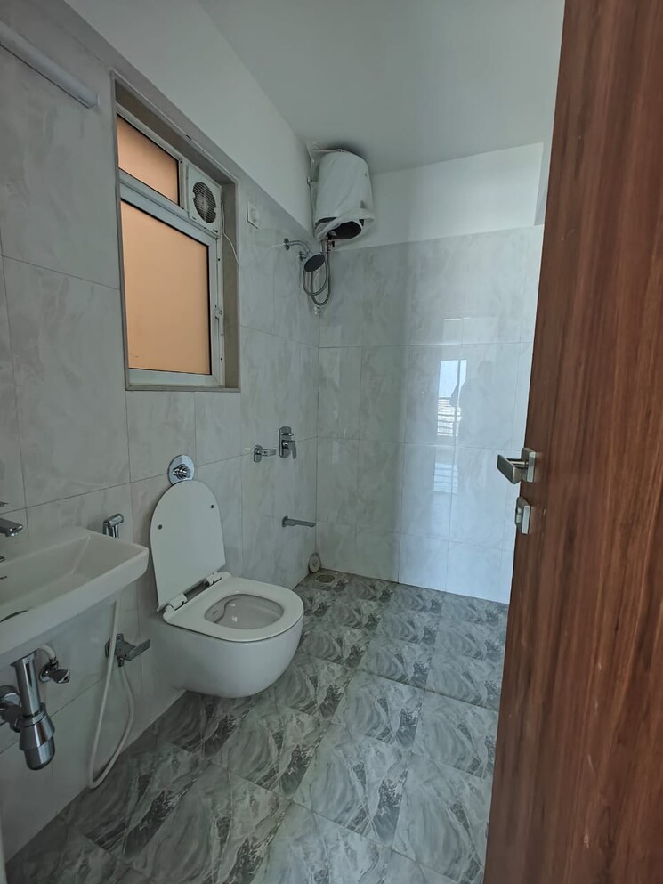 Bathroom, romell-allure 2 Bedroom 567 Sq.Ft. Apartment In Borivali East Mumbai 8149398