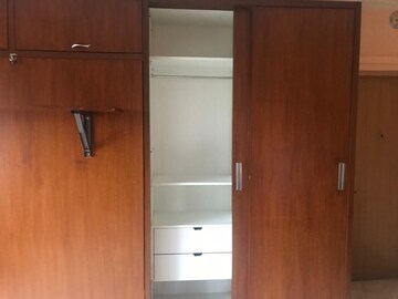 Furnished Amenities in 1 BHK Apartment at Andheri West – for Rent