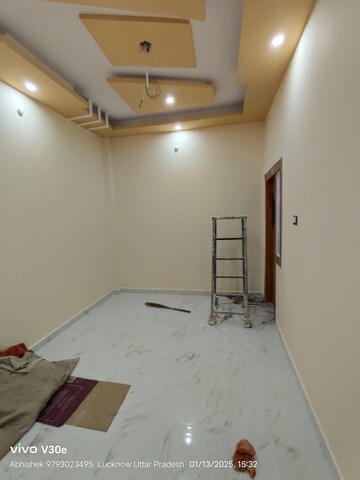 Room in 3 BHK Independent House at Jankipuram Extension – for Sale