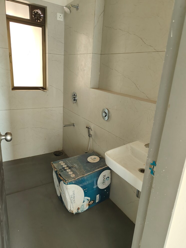 Bathroom, lotus-unity 3 Bedroom 1003 Sq.Ft. Apartment In Versova Mumbai 8149460