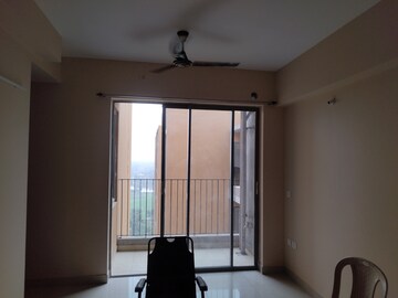 Room in 2 BHK Apartment at Godrej Seven, Joka – for Rent