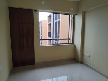 Room in 2 BHK Apartment at Godrej Seven, Joka – for Rent