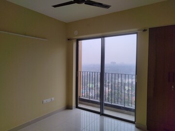 Room in 2 BHK Apartment at Godrej Seven, Joka – for Rent