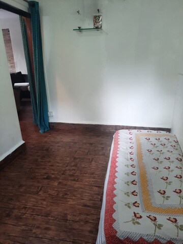 Bedroom in 1.5 BHK Apartment at Andheri West – for Rent