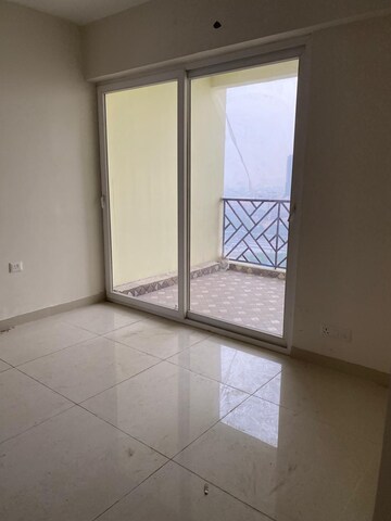 Room in 4 BHK Apartment at Saya Gold Avenue, Vaibhav Khand – for Sale