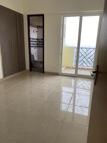 Room in 4 BHK Apartment at Saya Gold Avenue, Vaibhav Khand – for Sale