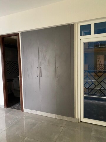 Room in 4 BHK Apartment at Saya Gold Avenue, Vaibhav Khand – for Sale