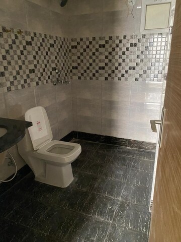 Bathroom in 4 BHK Apartment at Saya Gold Avenue, Vaibhav Khand – for Sale