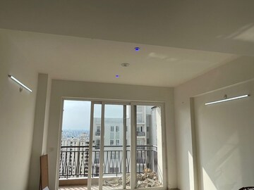 Room in 2 BHK Apartment at Shalimar Oneworld Vista, Gomti Nagar – for Rent