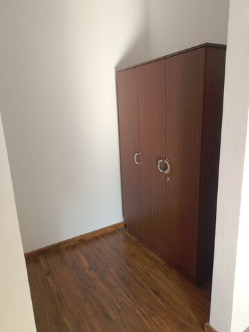 Room in 3 BHK Apartment at Rishita Manhattan, Gomti Nagar – for Rent