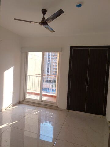 Room in 3 BHK Apartment at Rishita Manhattan, Gomti Nagar – for Rent