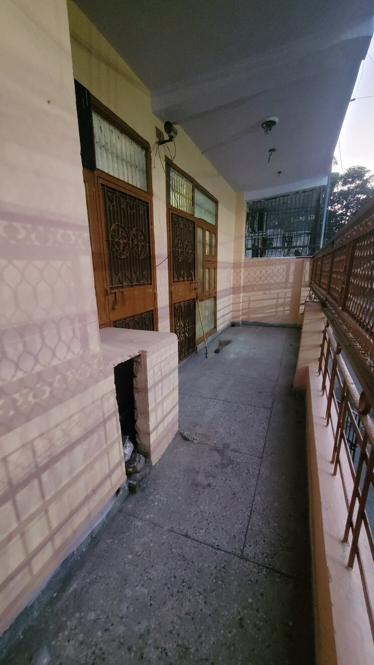 Balcony, dilshad colony 2 Bedroom 900 Sq.Ft. Builder Floor In Dilshad Colony Delhi 8149697