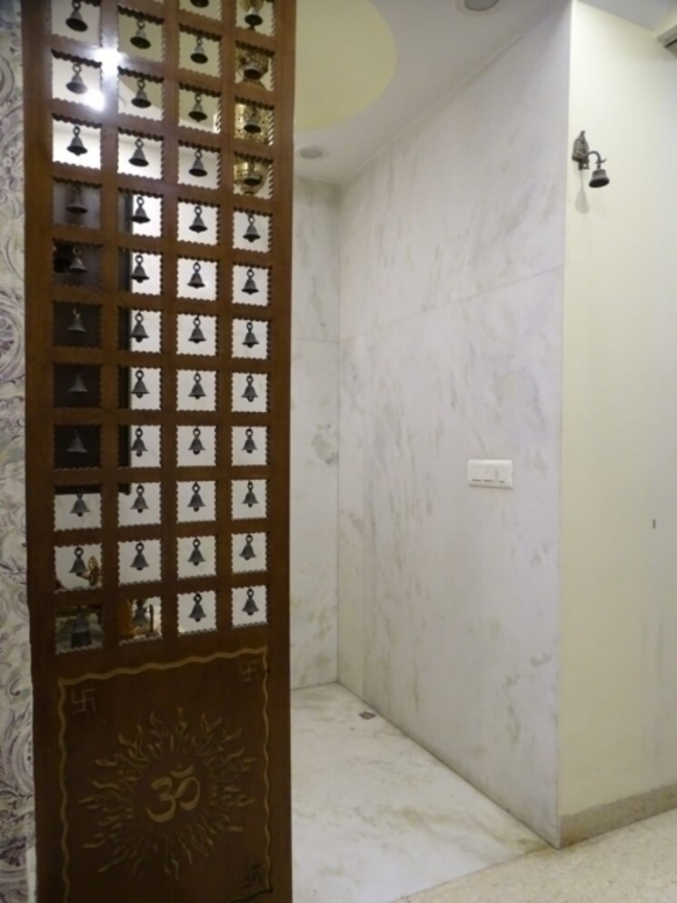 Bathroom, maharani bagh 5 Bedroom 1100 Sq.Yd. Independent House In Maharani Bagh Delhi 8149706