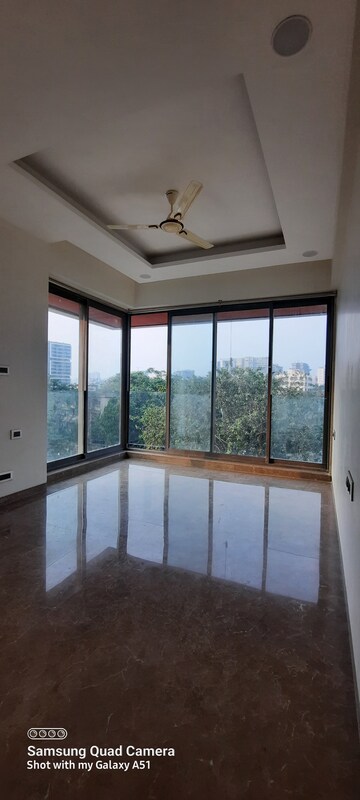 Room in 3 BHK Apartment at Lotus Aurus, Andheri West – for Rent