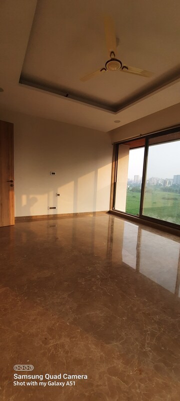 Room in 3 BHK Apartment at Lotus Aurus, Andheri West – for Rent