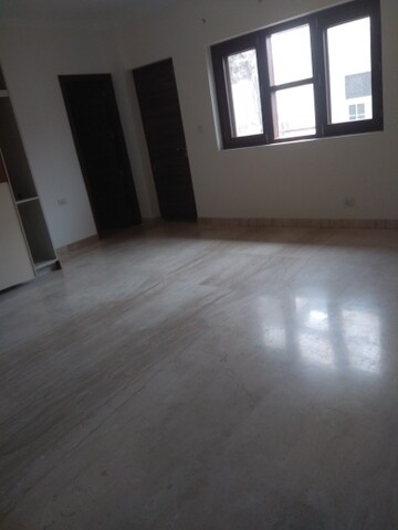 Room in 4 BHK Builder Floor at Maharani Bagh – for Rent