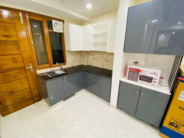 Kitchen in Studio Builder Floor at DLF Star Mall, Sector 30 – for Rent