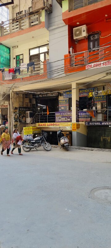 Parking in 2 BHK Builder Floor at Sector 75 – for Sale