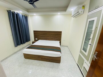Bedroom in 2 BHK Builder Floor at Uday Arden 45, Sector 45 – for Rent