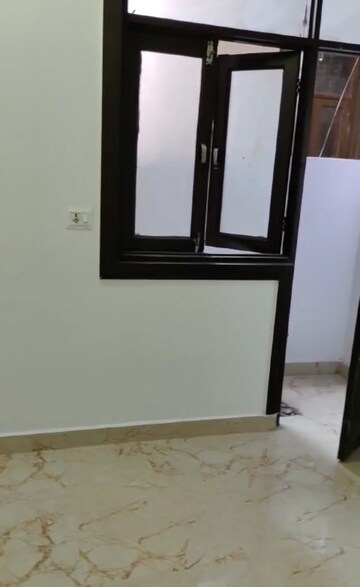 Room in 1 BHK Builder Floor at Sector 73 – for Sale