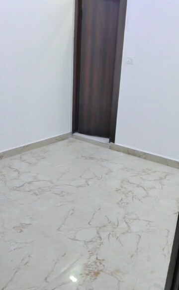 Room in 1 BHK Builder Floor at Sector 73 – for Sale
