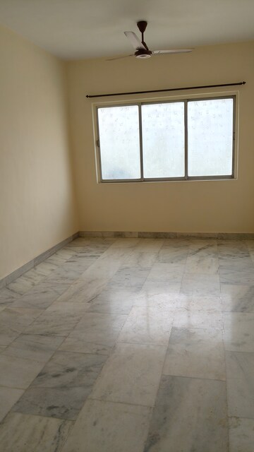 Room in 1 RK Apartment at Vasant Valley Complex, Malad East – for Rent