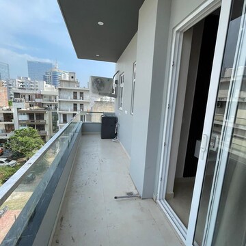 Balcony in 1.5 BHK Builder Floor at DLF Windsor Court, Dlf Phase iv – for Rent